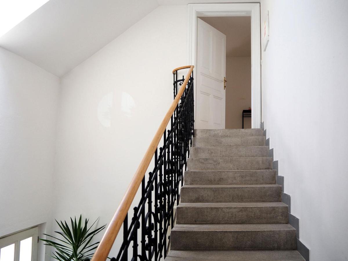 Vynimocny Apartman V Staromestskej Vile S Vyhladom Na Hrad Bratislava Exterior foto